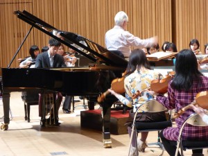 ２月には、秋山和慶先生・中部フィルの皆さまとラフマニノフの2番を演奏しました